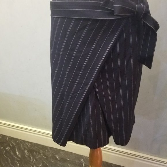 Banana Republic striped Navy mini skirt (X11) - Picture 3 of 8